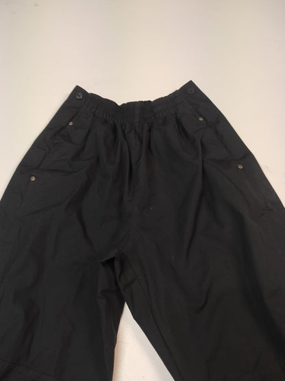 Entdecke unsere Vintage Track Pants von Nike und anderen Marken, erhältlich bei Valuxery.de - Dein Shop für trendige Vintage - Kleidung. Unsere Track Pants sind aus hochwertigen Materialien und