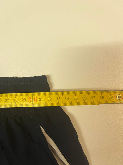 Entdecke unsere Vintage Track Pants von Nike und anderen Marken, erhältlich bei Valuxery.de - Dein Shop für trendige Vintage - Kleidung. Unsere Track Pants sind aus hochwertigen Materialien und