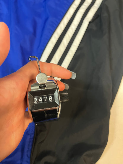 Entdecke unsere Vintage Track Pants von Nike und anderen Marken, erhältlich bei Valuxery.de - Dein Shop für trendige Vintage - Kleidung. Unsere Track Pants sind aus hochwertigen Materialien und