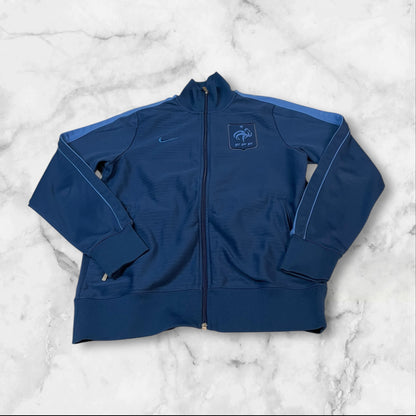 Entdecke unsere Vintage Track Pants von Nike und anderen Marken, erhältlich bei Valuxery.de - Dein Shop für trendige Vintage - Kleidung. Unsere Track Pants sind aus hochwertigen Materialien und