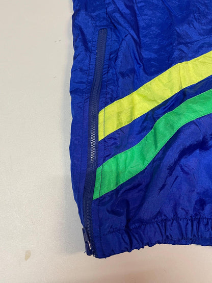 Entdecke unsere Vintage Track Pants von Nike und anderen Marken, erhältlich bei Valuxery.de - Dein Shop für trendige Vintage - Kleidung. Unsere Track Pants sind aus hochwertigen Materialien und