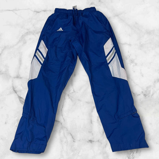 Entdecke unsere Vintage Track Pants von Nike und anderen Marken, erhältlich bei Valuxery.de - Dein Shop für trendige Vintage - Kleidung. Unsere Track Pants sind aus hochwertigen Materialien und
