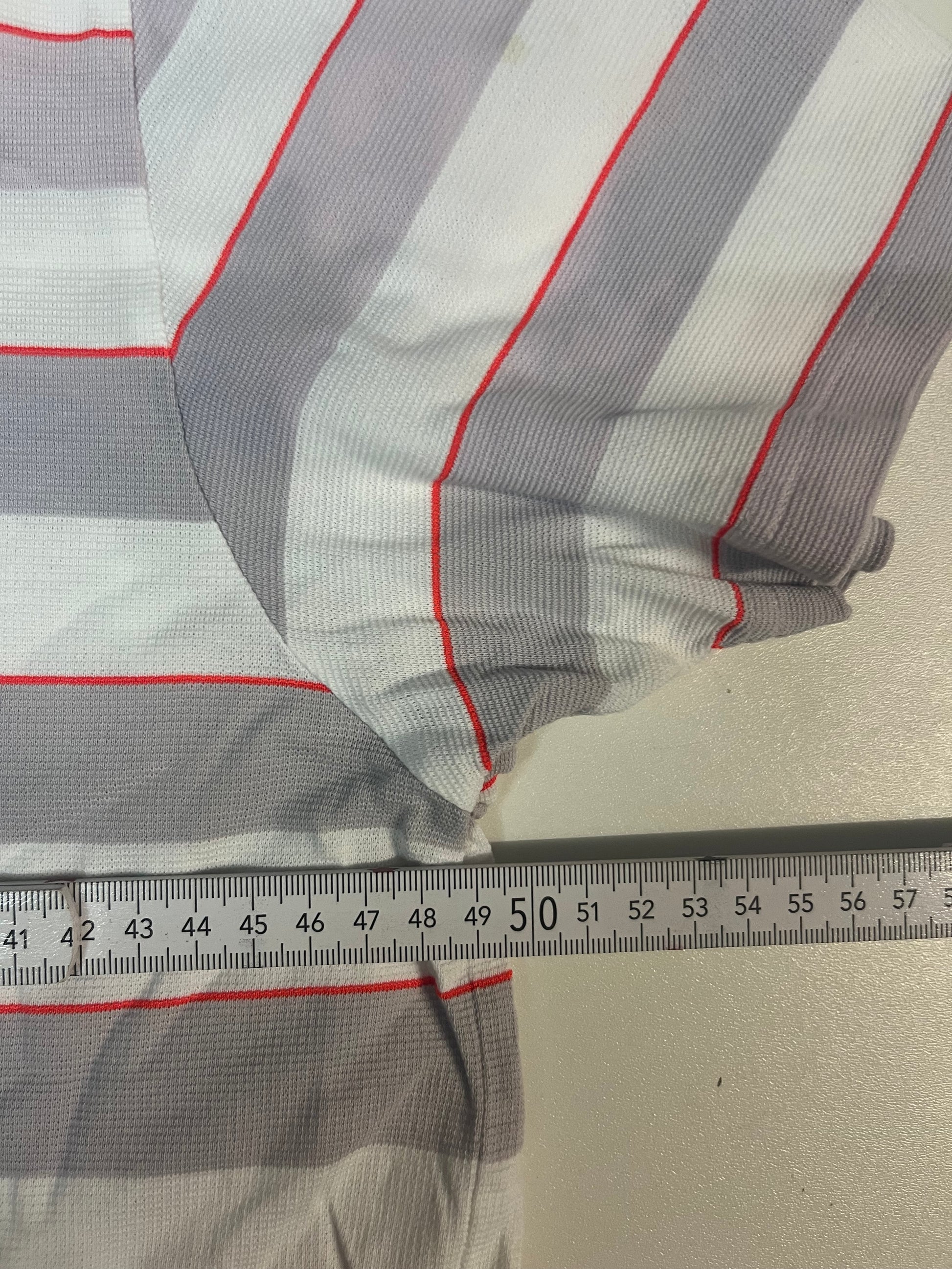 Entdecke unsere Vintage Track Pants von Nike und anderen Marken, erhältlich bei Valuxery.de - Dein Shop für trendige Vintage - Kleidung. Unsere Track Pants sind aus hochwertigen Materialien und