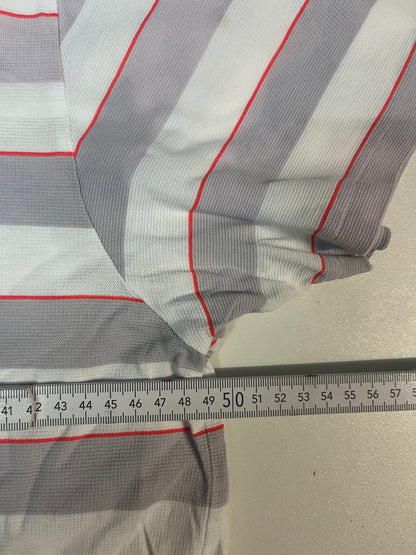 Entdecke unsere Vintage Track Pants von Nike und anderen Marken, erhältlich bei Valuxery.de - Dein Shop für trendige Vintage - Kleidung. Unsere Track Pants sind aus hochwertigen Materialien und