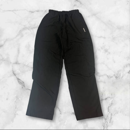 Entdecke unsere Vintage Track Pants von Nike und anderen Marken, erhältlich bei Valuxery.de - Dein Shop für trendige Vintage - Kleidung. Unsere Track Pants sind aus hochwertigen Materialien und