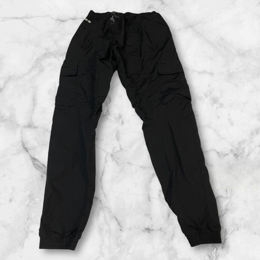 Entdecke unsere Vintage Track Pants von Nike und anderen Marken, erhältlich bei Valuxery.de - Dein Shop für trendige Vintage - Kleidung. Unsere Track Pants sind aus hochwertigen Materialien und
