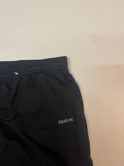 Entdecke unsere Vintage Track Pants von Nike und anderen Marken, erhältlich bei Valuxery.de - Dein Shop für trendige Vintage - Kleidung. Unsere Track Pants sind aus hochwertigen Materialien und