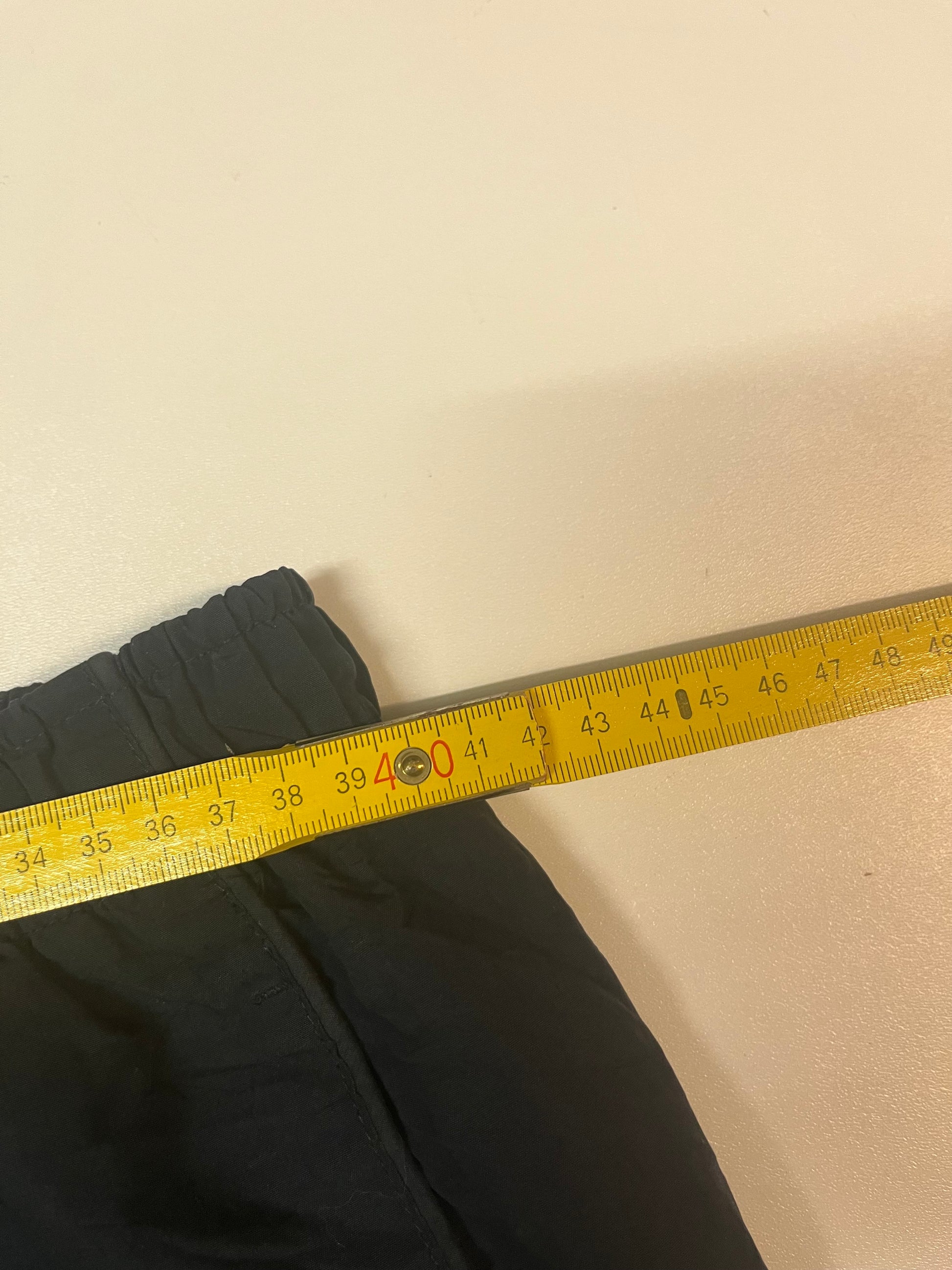 Entdecke unsere Vintage Track Pants von Nike und anderen Marken, erhältlich bei Valuxery.de - Dein Shop für trendige Vintage - Kleidung. Unsere Track Pants sind aus hochwertigen Materialien und