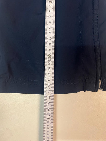 Entdecke unsere Vintage Track Pants von Nike und anderen Marken, erhältlich bei Valuxery.de - Dein Shop für trendige Vintage - Kleidung. Unsere Track Pants sind aus hochwertigen Materialien und