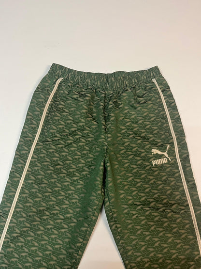 Entdecke unsere Vintage Track Pants von Nike und anderen Marken, erhältlich bei Valuxery.de - Dein Shop für trendige Vintage - Kleidung. Unsere Track Pants sind aus hochwertigen Materialien und