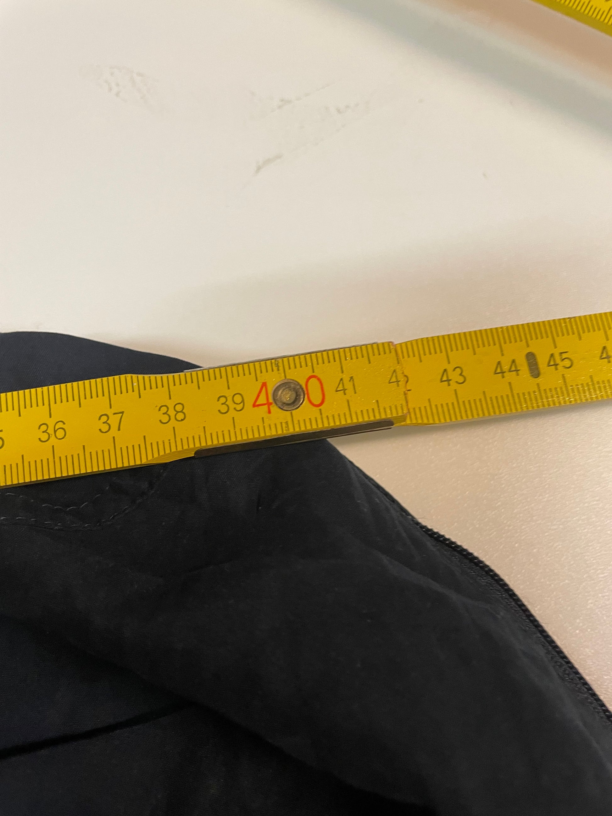 Entdecke unsere Vintage Track Pants von Nike und anderen Marken, erhältlich bei Valuxery.de - Dein Shop für trendige Vintage - Kleidung. Unsere Track Pants sind aus hochwertigen Materialien und