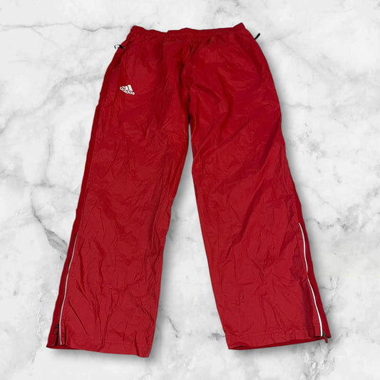 Entdecke unsere Vintage Track Pants von Nike und anderen Marken, erhältlich bei Valuxery.de - Dein Shop für trendige Vintage - Kleidung. Unsere Track Pants sind aus hochwertigen Materialien und
