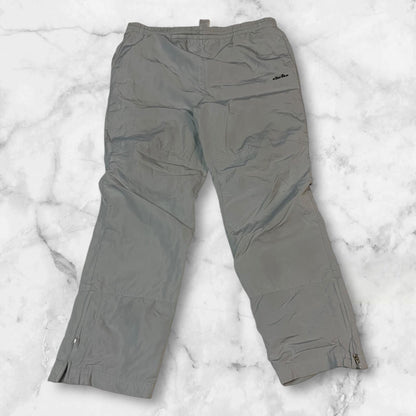 Entdecke unsere Vintage Track Pants von Nike und anderen Marken, erhältlich bei Valuxery.de - Dein Shop für trendige Vintage - Kleidung. Unsere Track Pants sind aus hochwertigen Materialien und