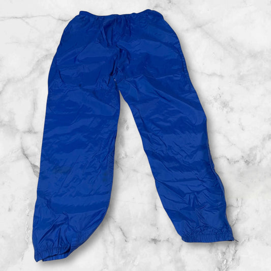 Entdecke unsere Vintage Track Pants von Nike und anderen Marken, erhältlich bei Valuxery.de - Dein Shop für trendige Vintage - Kleidung. Unsere Track Pants sind aus hochwertigen Materialien und