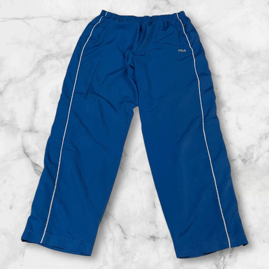 Entdecke unsere Vintage Track Pants von Nike und anderen Marken, erhältlich bei Valuxery.de - Dein Shop für trendige Vintage - Kleidung. Unsere Track Pants sind aus hochwertigen Materialien und