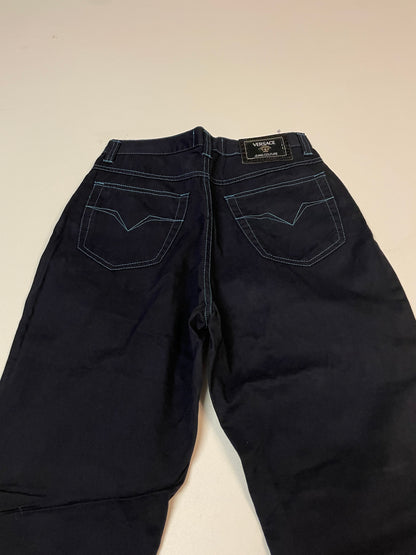 Entdecke unsere Vintage Track Pants von Nike und anderen Marken, erhältlich bei Valuxery.de - Dein Shop für trendige Vintage - Kleidung. Unsere Track Pants sind aus hochwertigen Materialien und