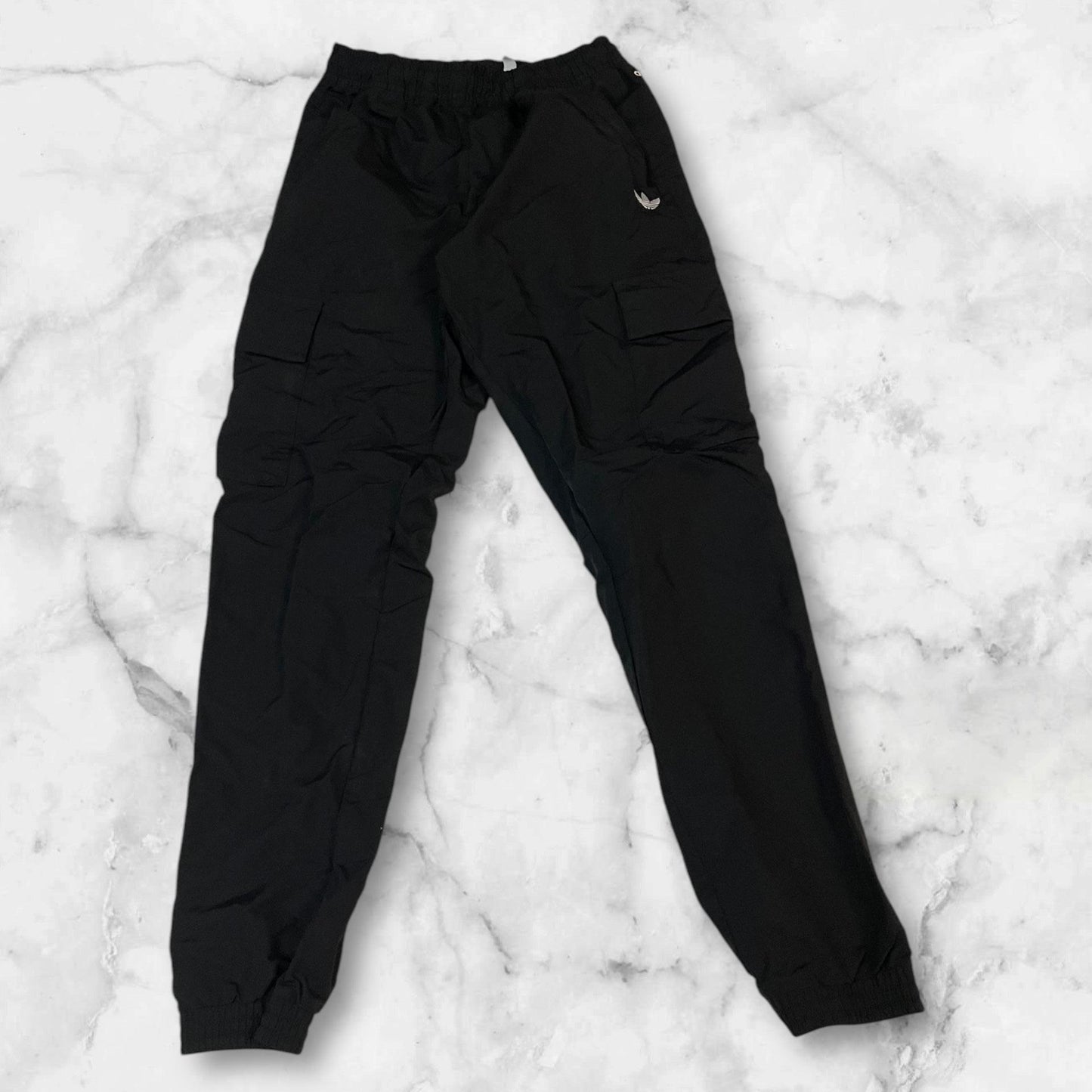Entdecke unsere Vintage Track Pants von Nike und anderen Marken, erhältlich bei Valuxery.de - Dein Shop für trendige Vintage - Kleidung. Unsere Track Pants sind aus hochwertigen Materialien und