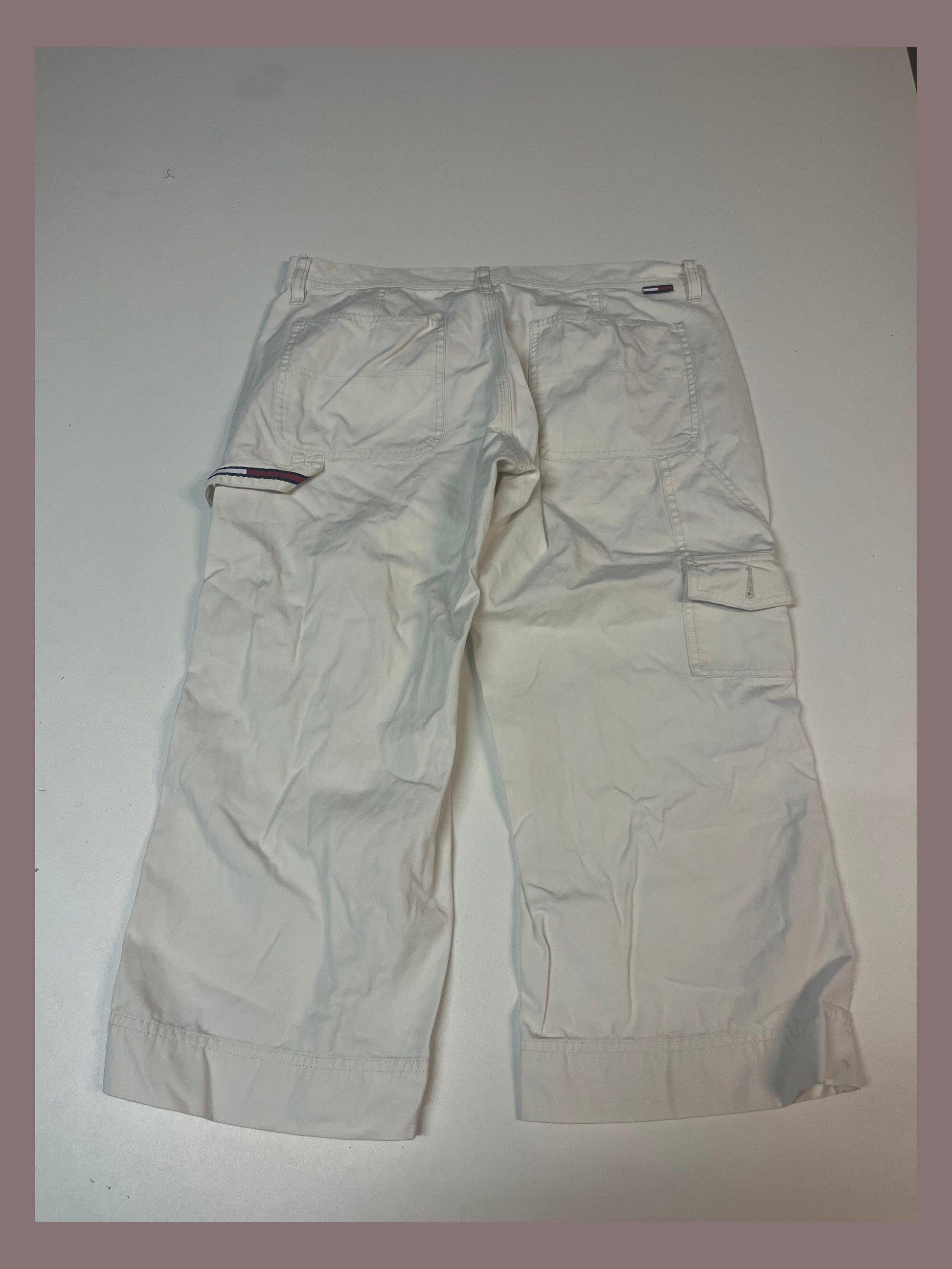 Entdecke unsere Vintage Track Pants von Nike und anderen Marken, erhältlich bei Valuxery.de - Dein Shop für trendige Vintage - Kleidung. Unsere Track Pants sind aus hochwertigen Materialien und