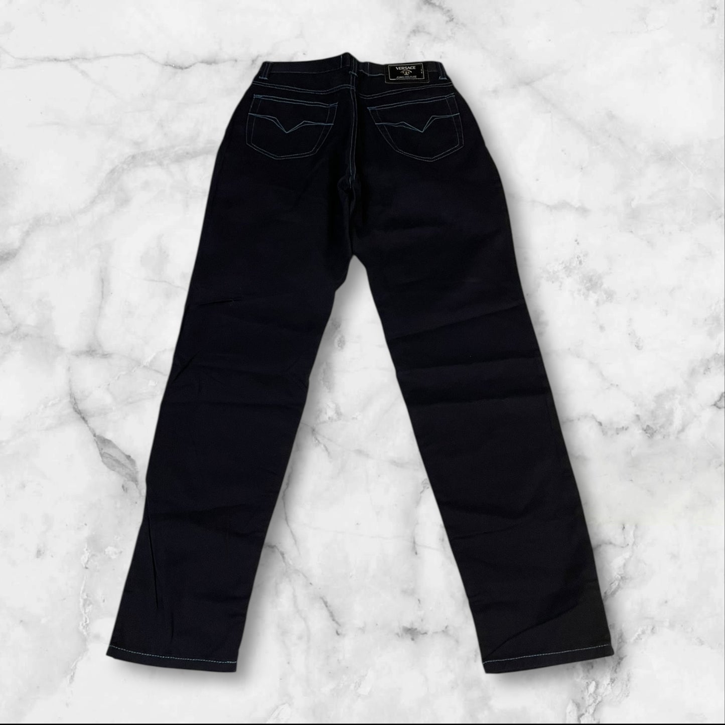 Entdecke unsere Vintage Track Pants von Nike und anderen Marken, erhältlich bei Valuxery.de - Dein Shop für trendige Vintage - Kleidung. Unsere Track Pants sind aus hochwertigen Materialien und