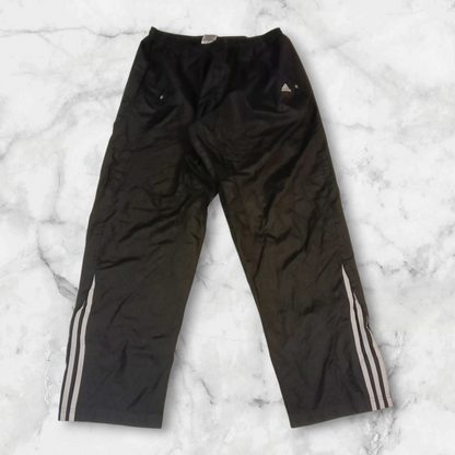 Entdecke unsere Vintage Track Pants von Nike und anderen Marken, erhältlich bei Valuxery.de - Dein Shop für trendige Vintage - Kleidung. Unsere Track Pants sind aus hochwertigen Materialien und