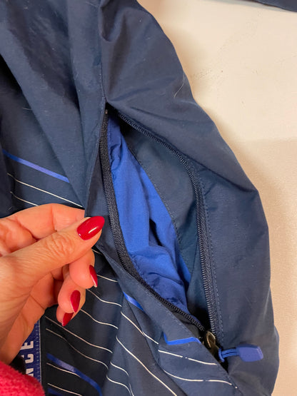 Entdecke unsere Vintage Track Pants von Nike und anderen Marken, erhältlich bei Valuxery.de - Dein Shop für trendige Vintage - Kleidung. Unsere Track Pants sind aus hochwertigen Materialien und