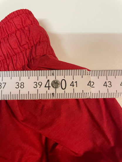 Entdecke unsere Vintage Track Pants von Nike und anderen Marken, erhältlich bei Valuxery.de - Dein Shop für trendige Vintage - Kleidung. Unsere Track Pants sind aus hochwertigen Materialien und