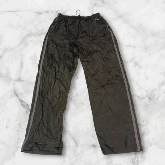 Entdecke unsere Vintage Track Pants von Nike und anderen Marken, erhältlich bei Valuxery.de - Dein Shop für trendige Vintage - Kleidung. Unsere Track Pants sind aus hochwertigen Materialien und