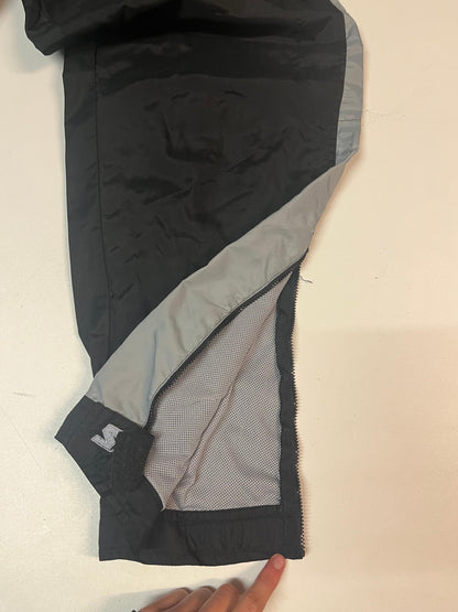 Entdecke unsere Vintage Track Pants von Nike und anderen Marken, erhältlich bei Valuxery.de - Dein Shop für trendige Vintage - Kleidung. Unsere Track Pants sind aus hochwertigen Materialien und