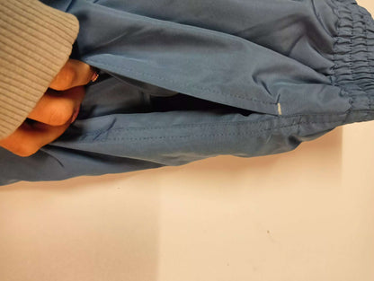 Entdecke unsere Vintage Track Pants von Nike und anderen Marken, erhältlich bei Valuxery.de - Dein Shop für trendige Vintage - Kleidung. Unsere Track Pants sind aus hochwertigen Materialien und