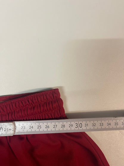 Entdecke unsere Vintage Track Pants von Nike und anderen Marken, erhältlich bei Valuxery.de - Dein Shop für trendige Vintage - Kleidung. Unsere Track Pants sind aus hochwertigen Materialien und