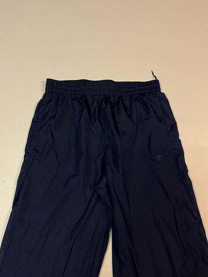 Entdecke unsere Vintage Track Pants von Nike und anderen Marken, erhältlich bei Valuxery.de - Dein Shop für trendige Vintage - Kleidung. Unsere Track Pants sind aus hochwertigen Materialien und