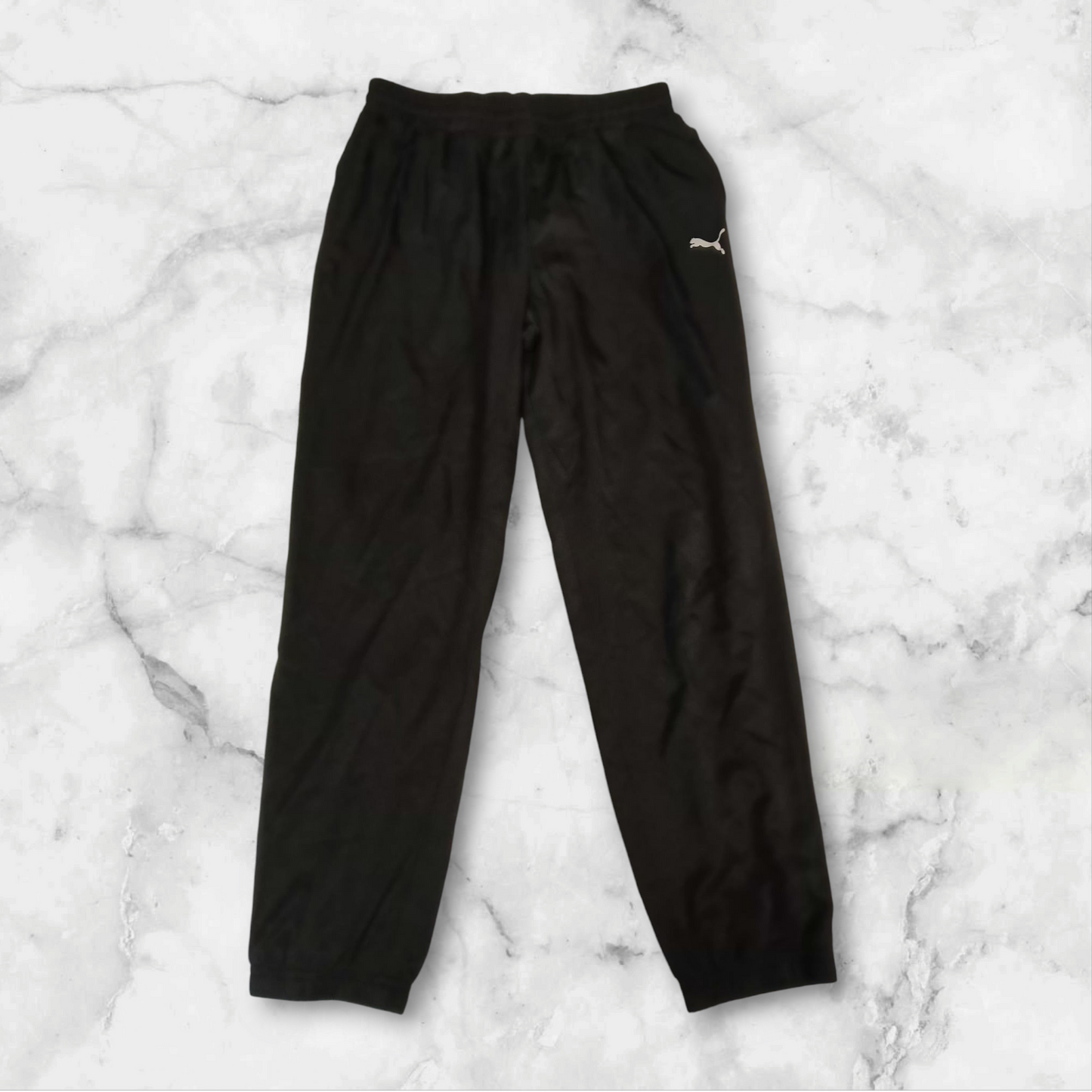 Entdecke unsere Vintage Track Pants von Nike und anderen Marken, erhältlich bei Valuxery.de - Dein Shop für trendige Vintage - Kleidung. Unsere Track Pants sind aus hochwertigen Materialien und