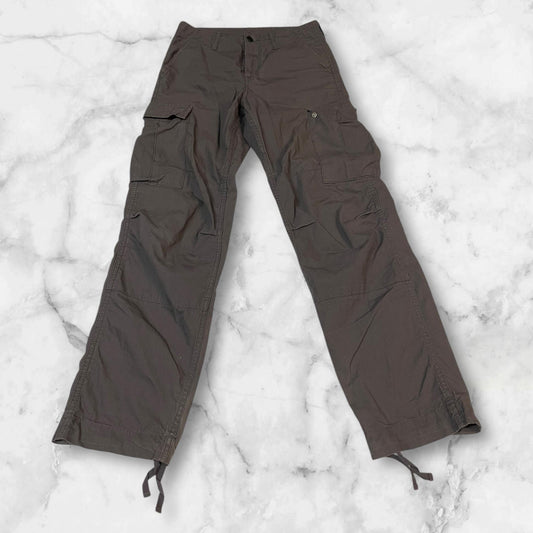 Entdecke unsere Vintage Track Pants von Nike und anderen Marken, erhältlich bei Valuxery.de - Dein Shop für trendige Vintage - Kleidung. Unsere Track Pants sind aus hochwertigen Materialien und