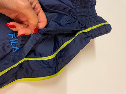 Entdecke unsere Vintage Track Pants von Nike und anderen Marken, erhältlich bei Valuxery.de - Dein Shop für trendige Vintage - Kleidung. Unsere Track Pants sind aus hochwertigen Materialien und