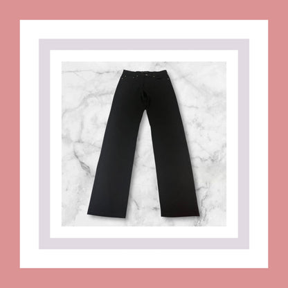 Entdecke unsere Vintage Track Pants von Nike und anderen Marken, erhältlich bei Valuxery.de - Dein Shop für trendige Vintage - Kleidung. Unsere Track Pants sind aus hochwertigen Materialien und