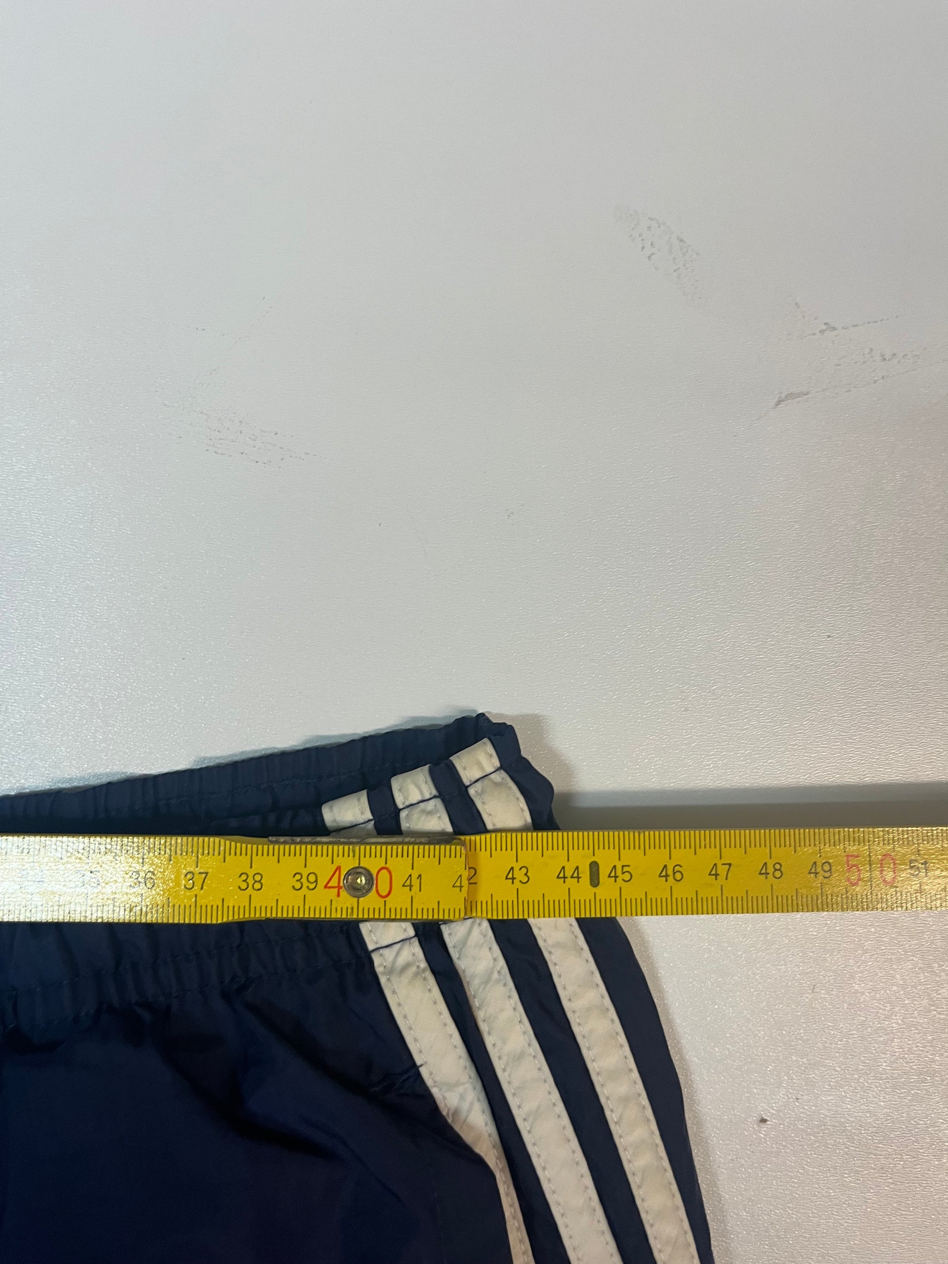 Entdecke unsere Vintage Track Pants von Nike und anderen Marken, erhältlich bei Valuxery.de - Dein Shop für trendige Vintage - Kleidung. Unsere Track Pants sind aus hochwertigen Materialien und