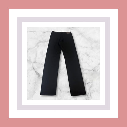 Entdecke unsere Vintage Track Pants von Nike und anderen Marken, erhältlich bei Valuxery.de - Dein Shop für trendige Vintage - Kleidung. Unsere Track Pants sind aus hochwertigen Materialien und