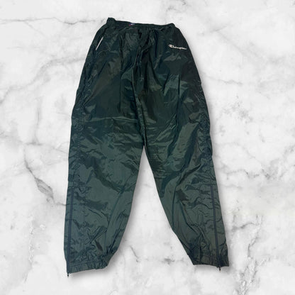 Entdecke unsere Vintage Track Pants von Nike und anderen Marken, erhältlich bei Valuxery.de - Dein Shop für trendige Vintage - Kleidung. Unsere Track Pants sind aus hochwertigen Materialien und