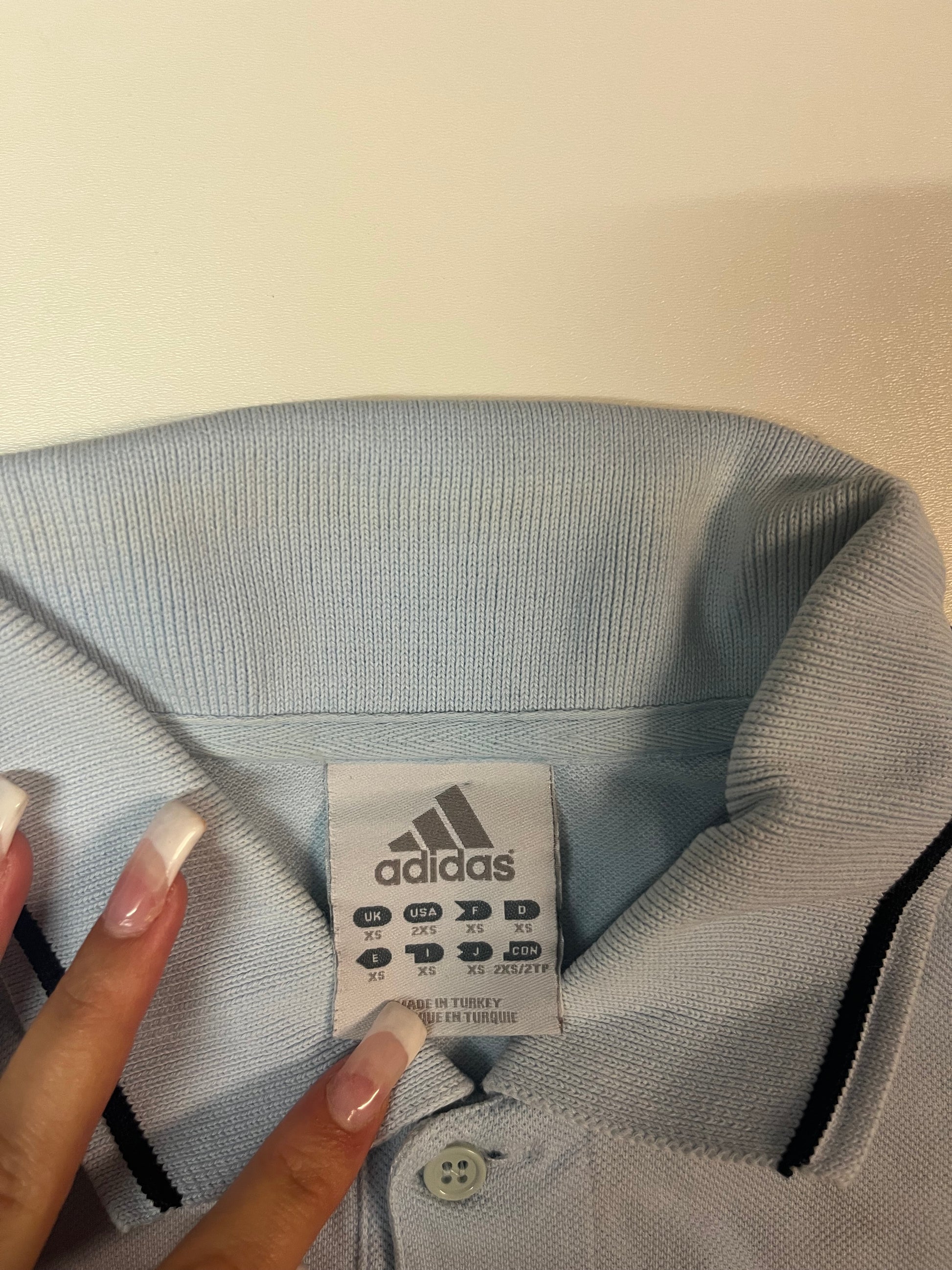Entdecke unsere Vintage Track Pants von Nike und anderen Marken, erhältlich bei Valuxery.de - Dein Shop für trendige Vintage - Kleidung. Unsere Track Pants sind aus hochwertigen Materialien und
