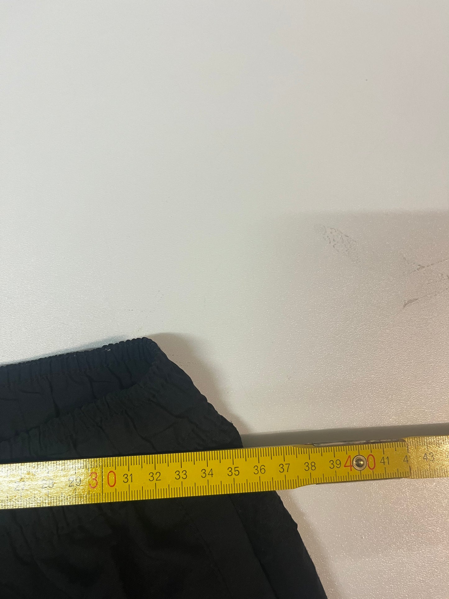 Entdecke unsere Vintage Track Pants von Nike und anderen Marken, erhältlich bei Valuxery.de - Dein Shop für trendige Vintage - Kleidung. Unsere Track Pants sind aus hochwertigen Materialien und