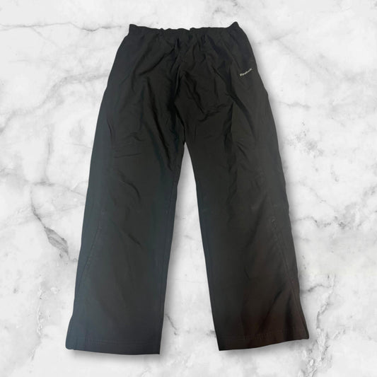 Entdecke unsere Vintage Track Pants von Nike und anderen Marken, erhältlich bei Valuxery.de - Dein Shop für trendige Vintage - Kleidung. Unsere Track Pants sind aus hochwertigen Materialien und