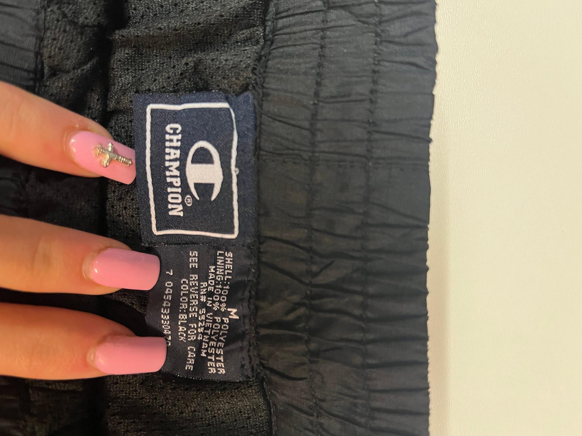Entdecke unsere Vintage Track Pants von Nike und anderen Marken, erhältlich bei Valuxery.de - Dein Shop für trendige Vintage - Kleidung. Unsere Track Pants sind aus hochwertigen Materialien und