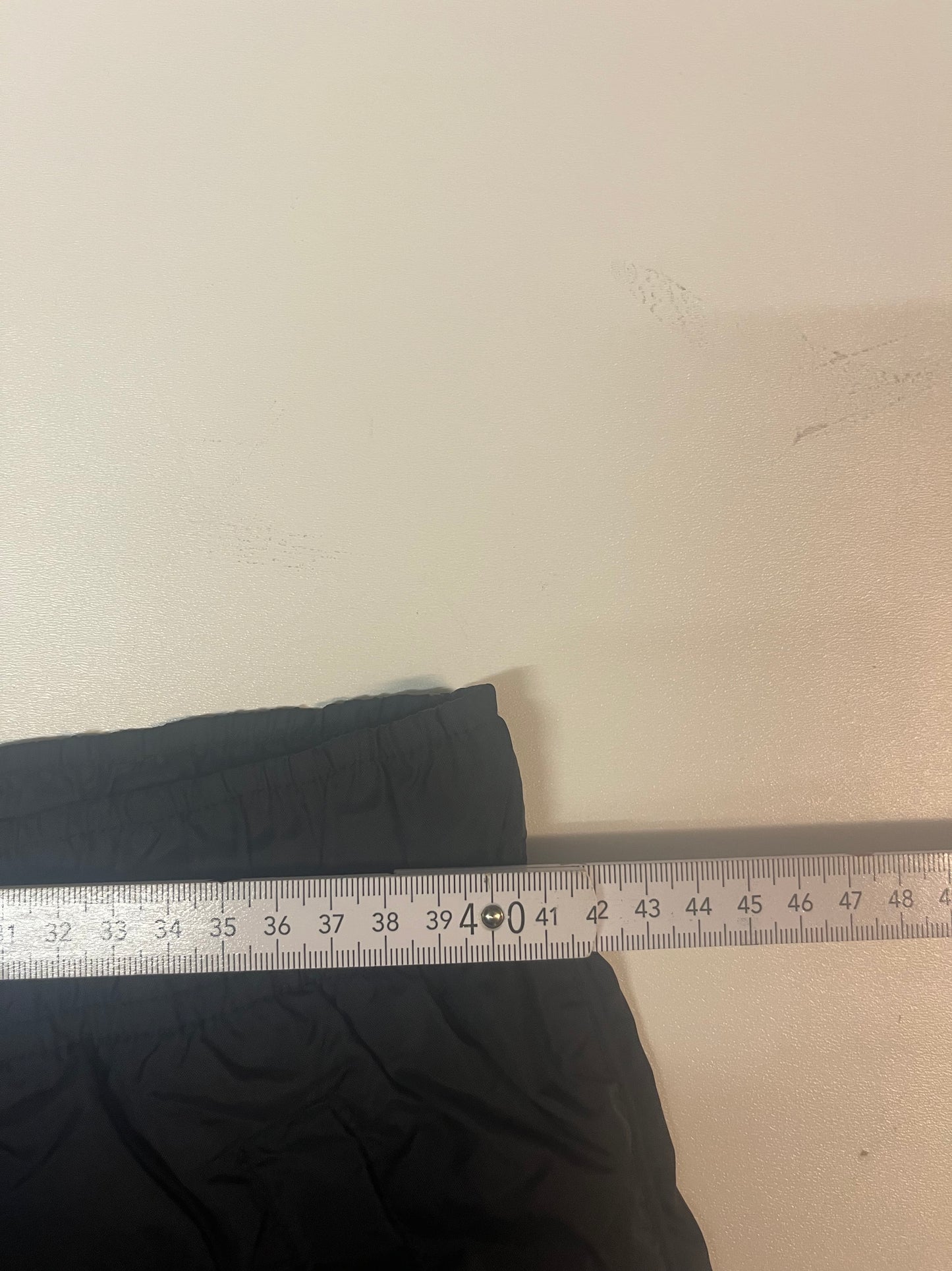 Entdecke unsere Vintage Track Pants von Nike und anderen Marken, erhältlich bei Valuxery.de - Dein Shop für trendige Vintage - Kleidung. Unsere Track Pants sind aus hochwertigen Materialien und
