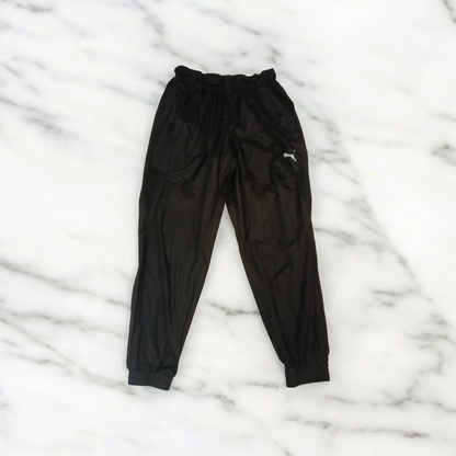 Entdecke unsere Vintage Track Pants von Nike und anderen Marken, erhältlich bei Valuxery.de - Dein Shop für trendige Vintage - Kleidung. Unsere Track Pants sind aus hochwertigen Materialien und