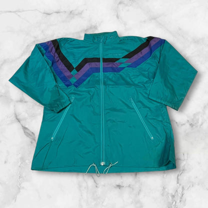 Entdecke unsere Vintage Track Pants von Nike und anderen Marken, erhältlich bei Valuxery.de - Dein Shop für trendige Vintage - Kleidung. Unsere Track Pants sind aus hochwertigen Materialien und