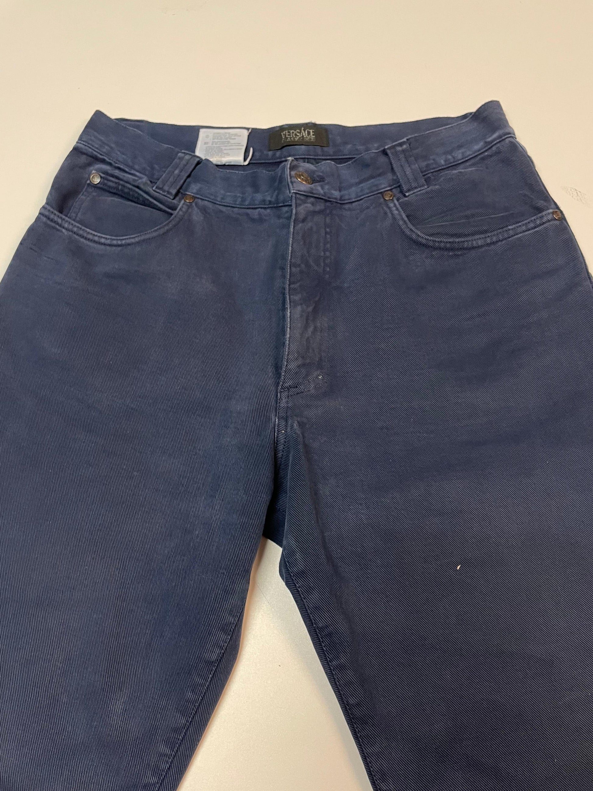 Entdecke unsere Vintage Track Pants von Nike und anderen Marken, erhältlich bei Valuxery.de - Dein Shop für trendige Vintage - Kleidung. Unsere Track Pants sind aus hochwertigen Materialien und