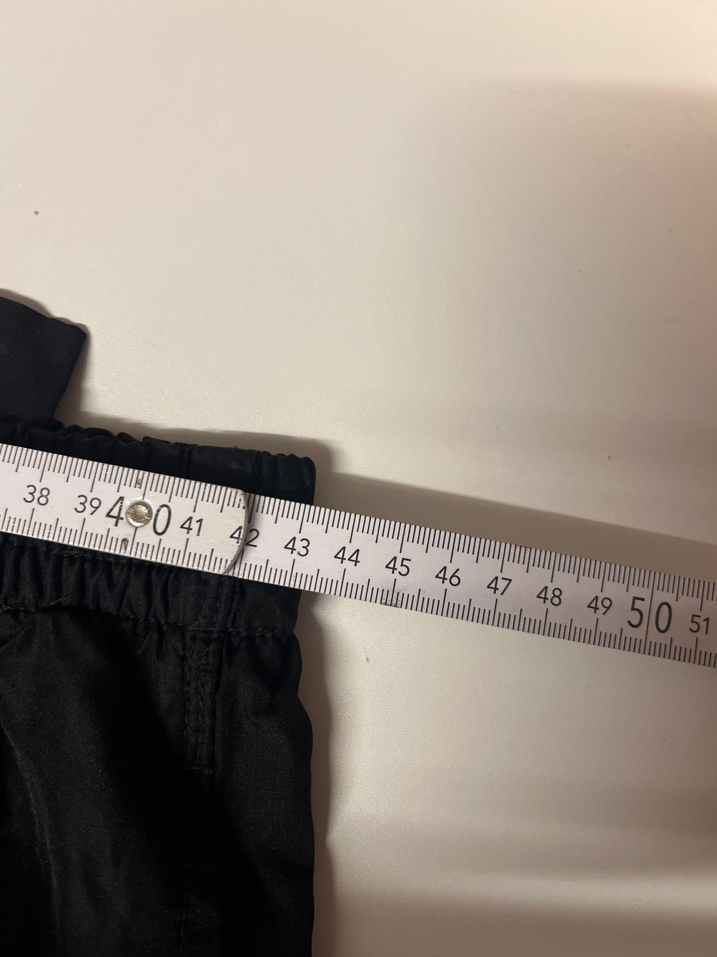 Entdecke unsere Vintage Track Pants von Nike und anderen Marken, erhältlich bei Valuxery.de - Dein Shop für trendige Vintage - Kleidung. Unsere Track Pants sind aus hochwertigen Materialien und