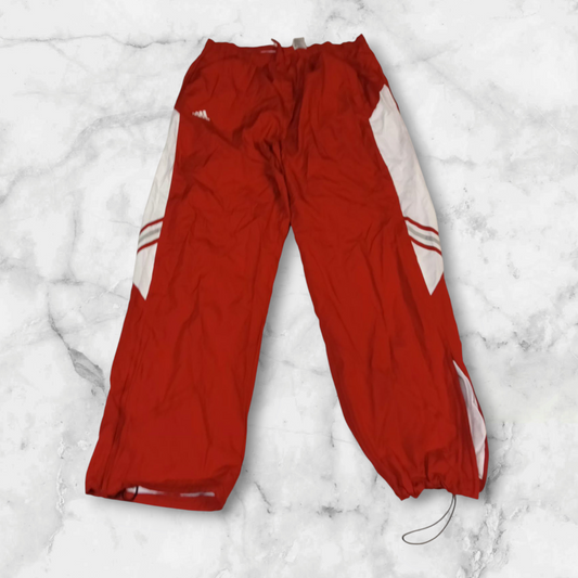 Entdecke unsere Vintage Track Pants von Nike und anderen Marken, erhältlich bei Valuxery.de - Dein Shop für trendige Vintage - Kleidung. Unsere Track Pants sind aus hochwertigen Materialien und
