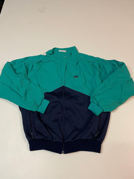 Entdecke unsere Vintage Track Pants von Nike und anderen Marken, erhältlich bei Valuxery.de - Dein Shop für trendige Vintage - Kleidung. Unsere Track Pants sind aus hochwertigen Materialien und