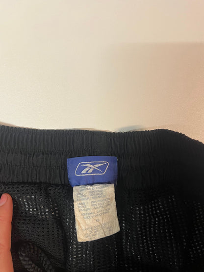 Entdecke unsere Vintage Track Pants von Nike und anderen Marken, erhältlich bei Valuxery.de - Dein Shop für trendige Vintage - Kleidung. Unsere Track Pants sind aus hochwertigen Materialien und
